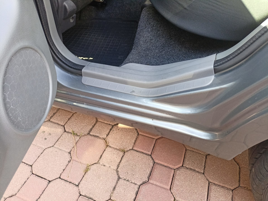 Zdjęcie progu tylnego lewego