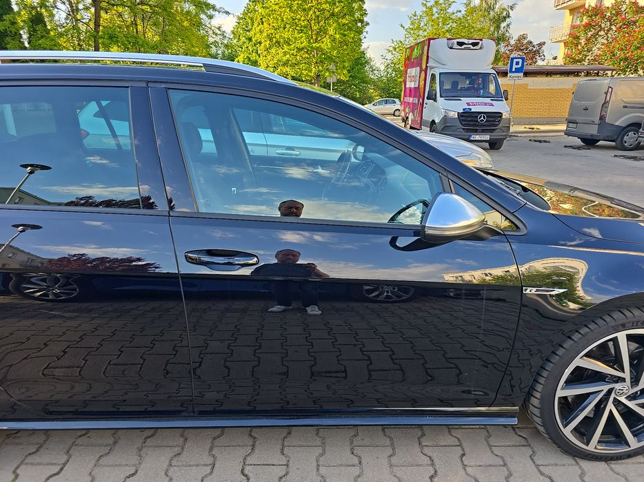 Zdjęcie drzwi przednich prawych wraz z szybą