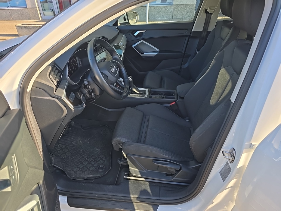 Zdjęcie wnętrza od kierowcy, przód