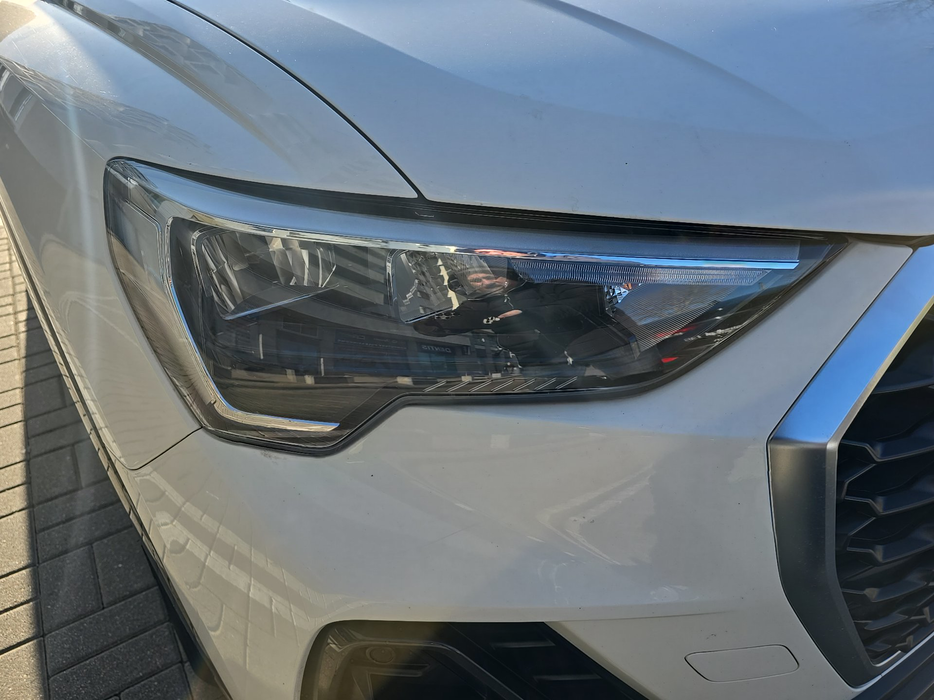 Zdjęcie oświetlenia przedniego i dolnego prawego