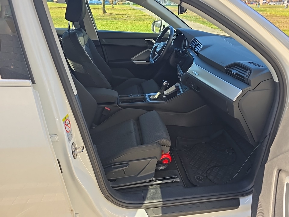 Zdjęcie wnętrza od pasażera, przód