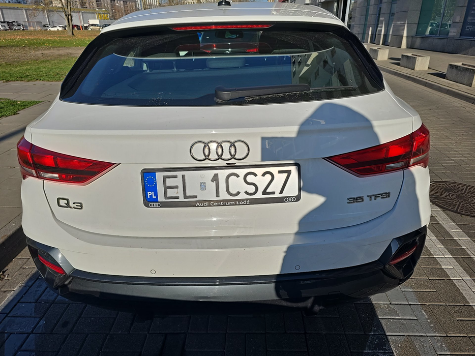 Zdjęcie pokrywy bagażnika