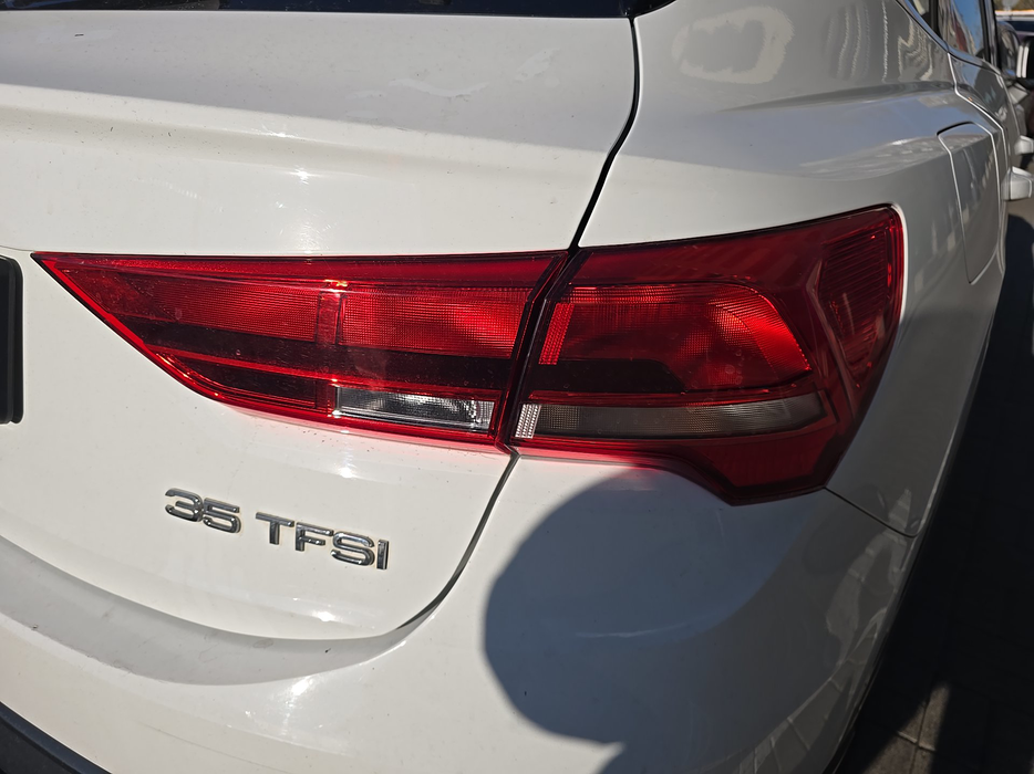 Zdjęcie oświetlenia tylnego prawego