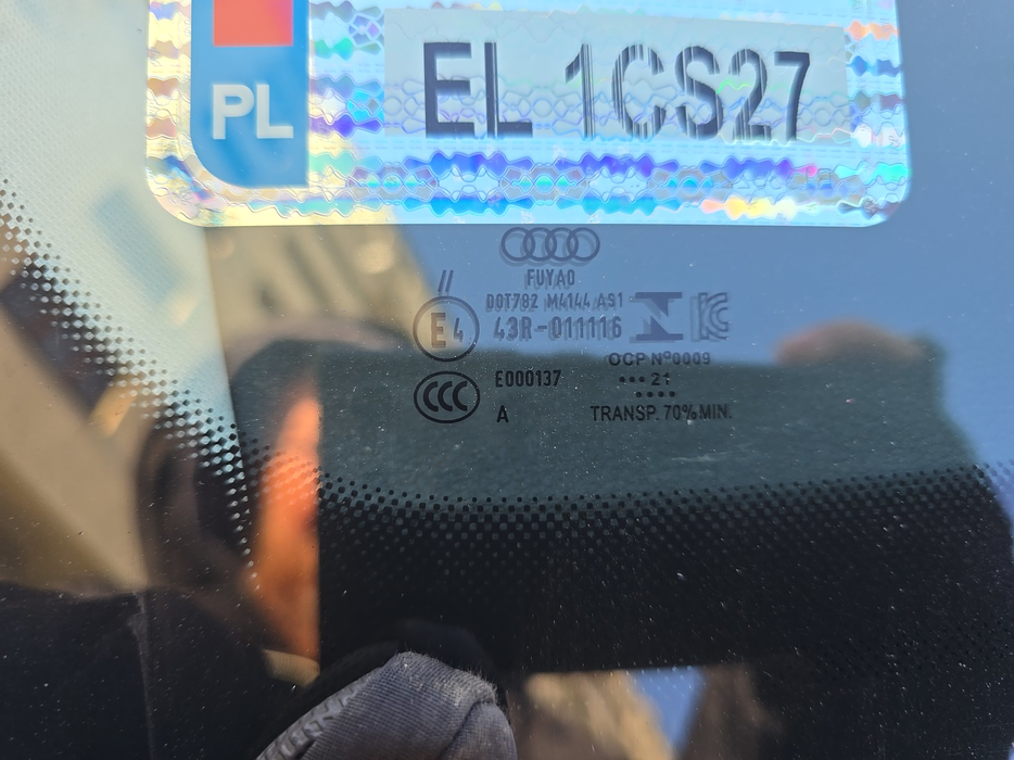 Zdjęcie szyby czołowej - zdjęcie uszkodzeń