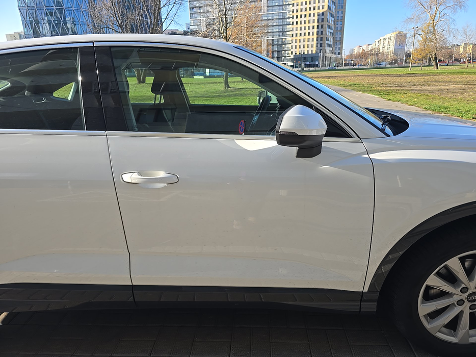 Zdjęcie drzwi przednich prawych wraz z szybą