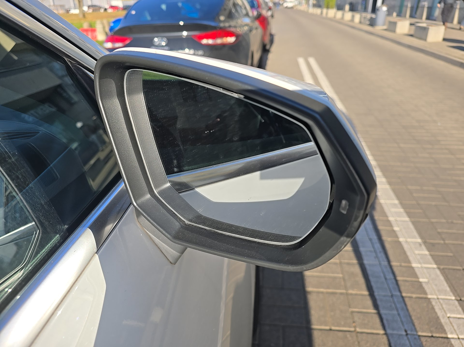 Zdjęcie zwierciadła lusterka prawego