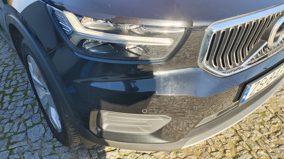 Zdjęcie oświetlenia przedniego i dolnego prawego