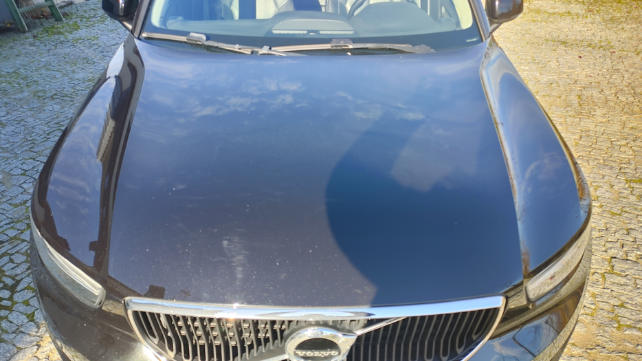 Zdjęcie pokrywy komory silnika