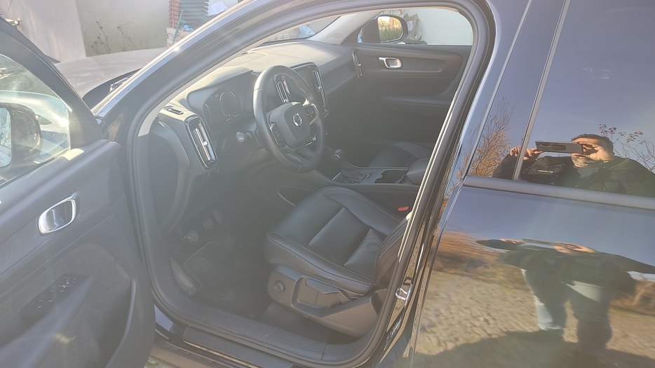 Zdjęcie wnętrza od kierowcy, przód