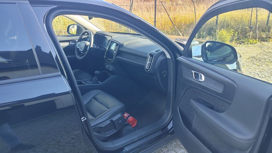 Zdjęcie wnętrza od pasażera, przód