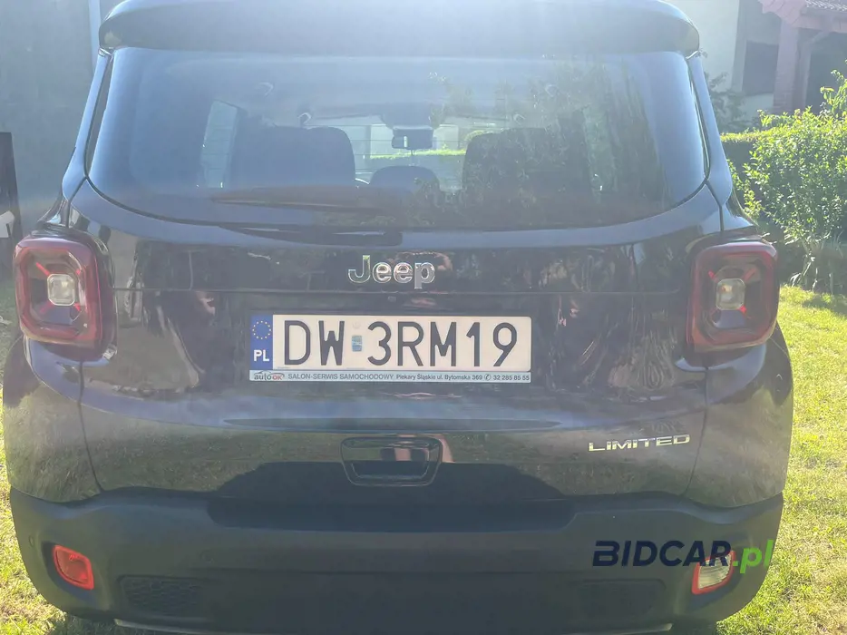 Zdjęcie pokrywy bagażnika