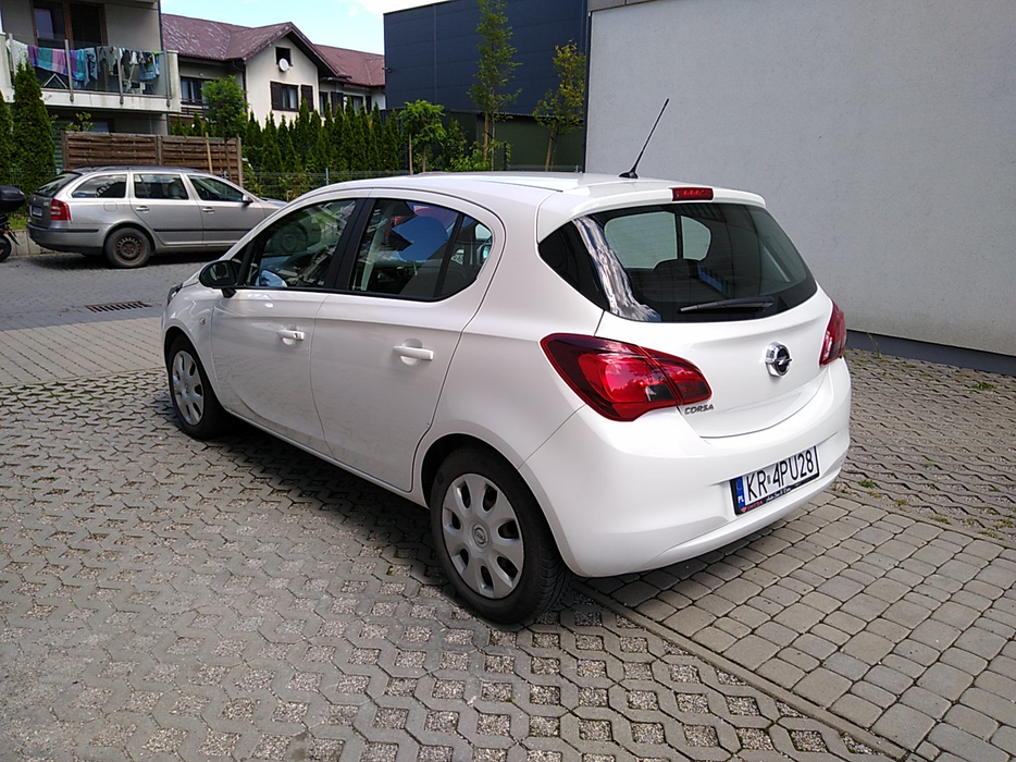 Zdjęcie po ukosie, lewy tył
