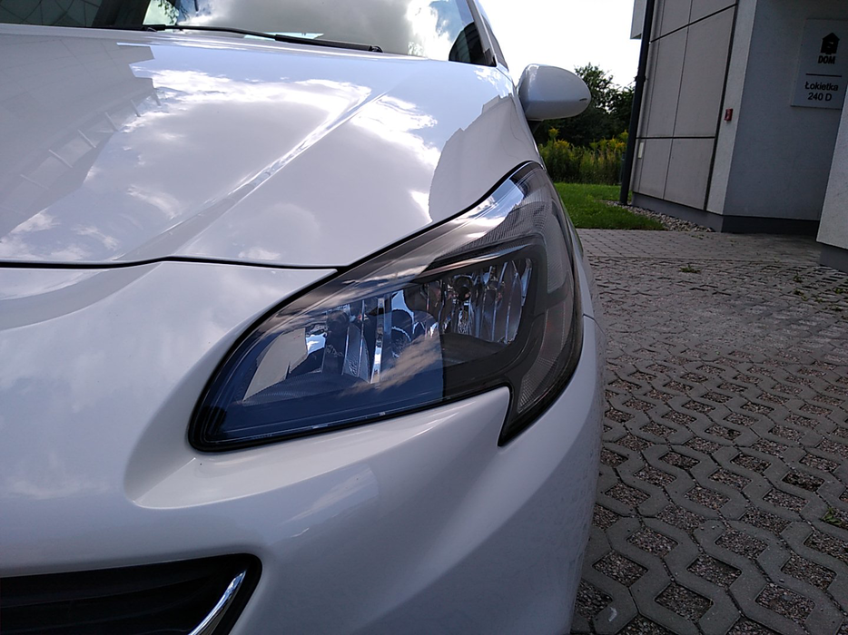 Zdjęcie oświetlenia przedniego i dolnego lewego