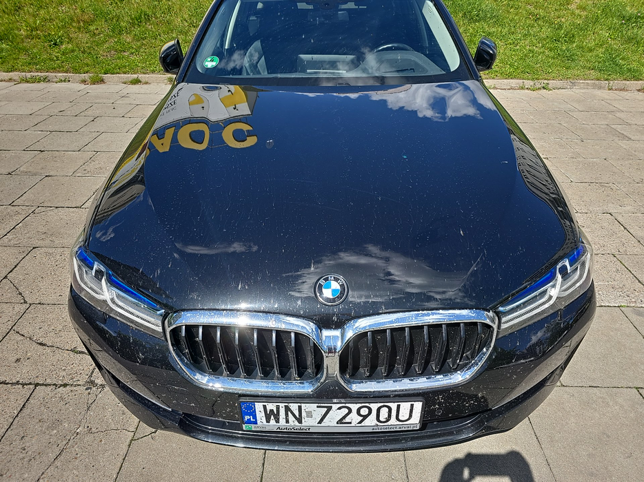 Zdjęcie pokrywy komory silnika