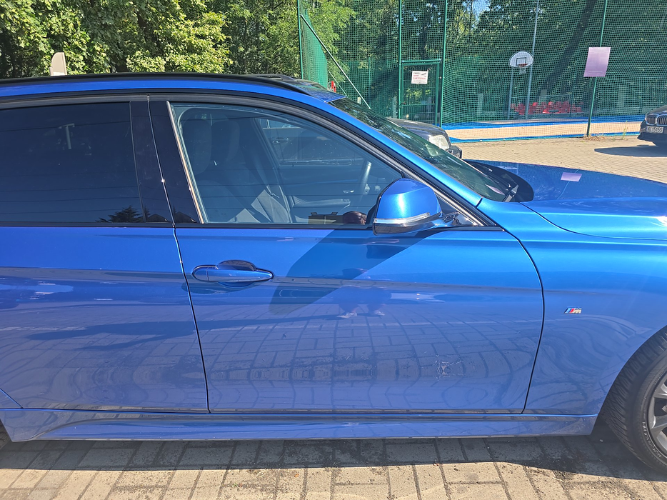 Zdjęcie drzwi przednich prawych wraz z szybą