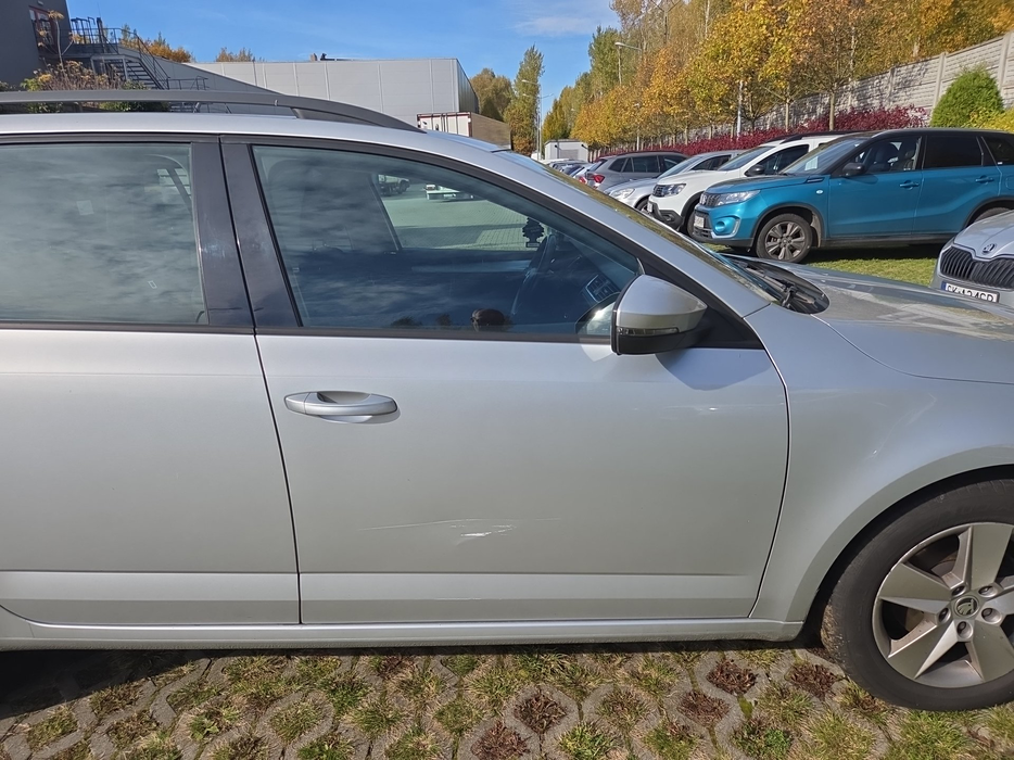 Zdjęcie drzwi przednich prawych wraz z szybą