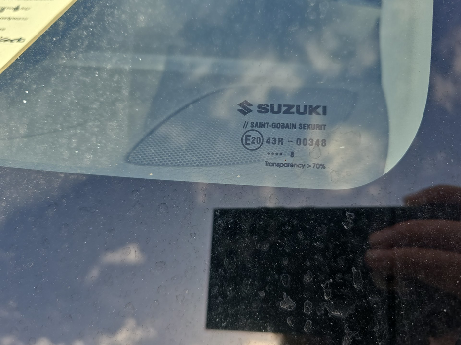 Zdjęcie szyby czołowej - zdjęcie uszkodzeń