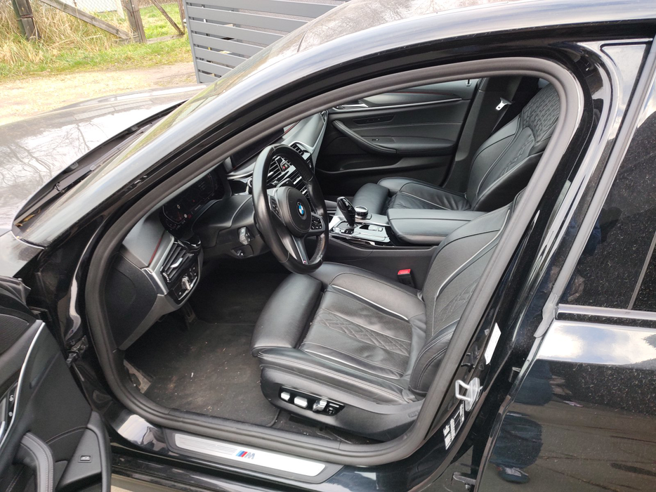 Zdjęcie wnętrza od kierowcy, przód