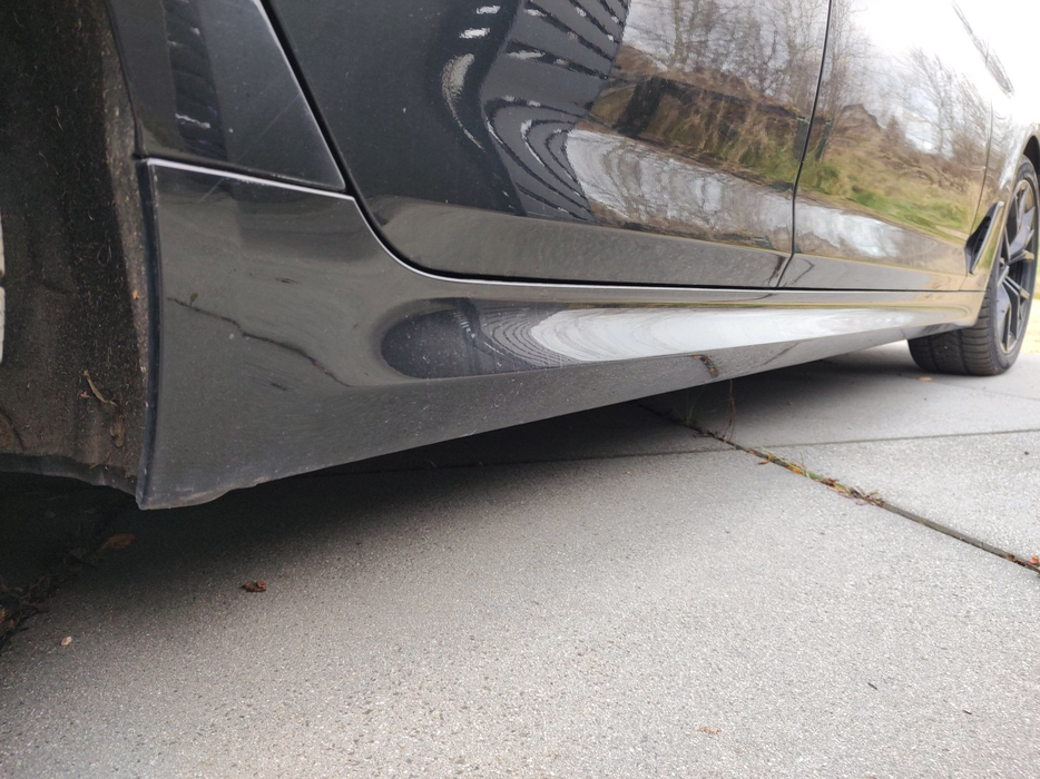 Zdjęcie progu tylnego prawego od dołu po przekątnej