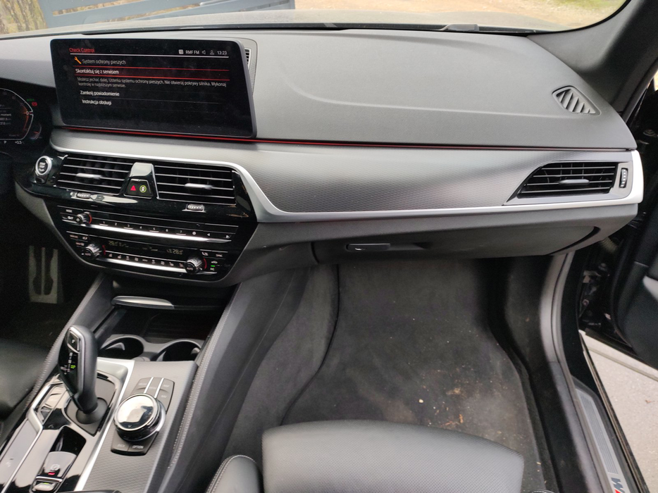 Zdjęcie kokpitu części prawej