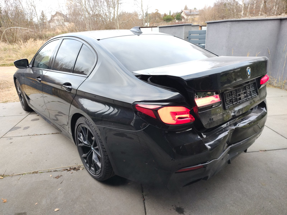 Zdjęcie po ukosie, lewy tył