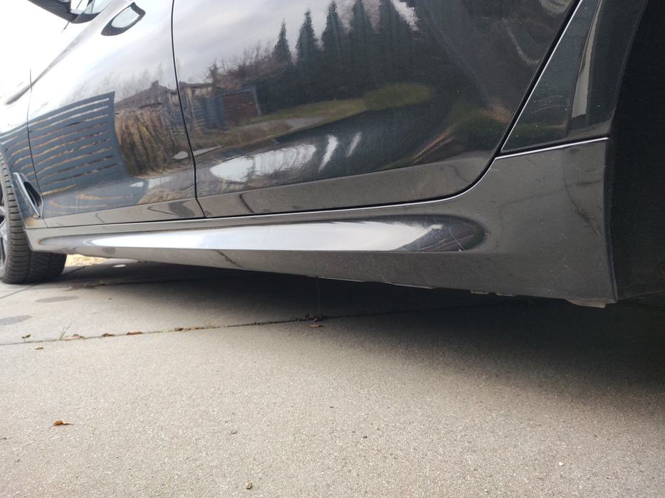 Zdjęcie progu tylnego lewego od dołu po przekątnej