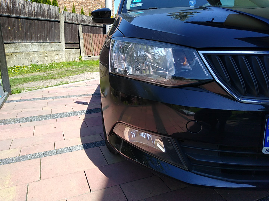 Zdjęcie oświetlenia przedniego i dolnego prawego