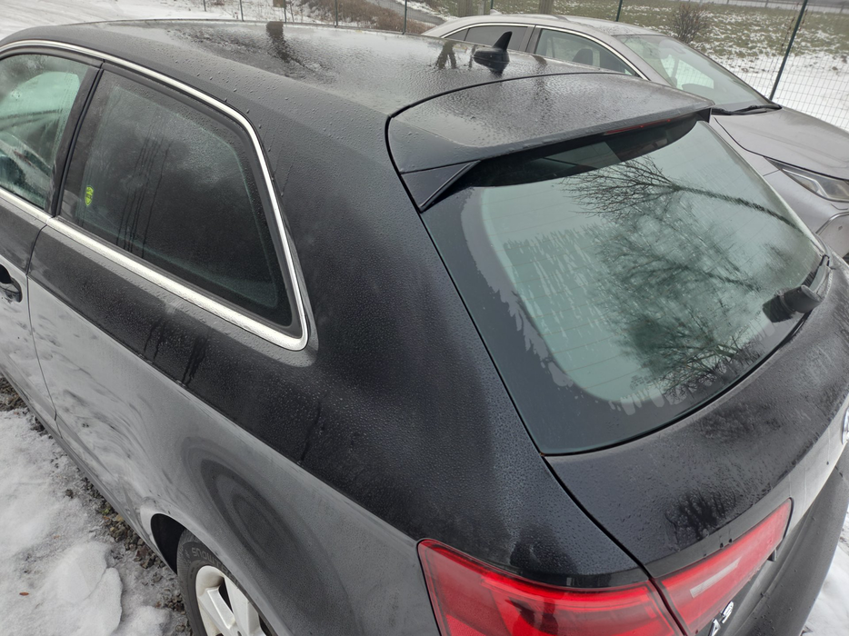 Zdjęcie słupka C lewego