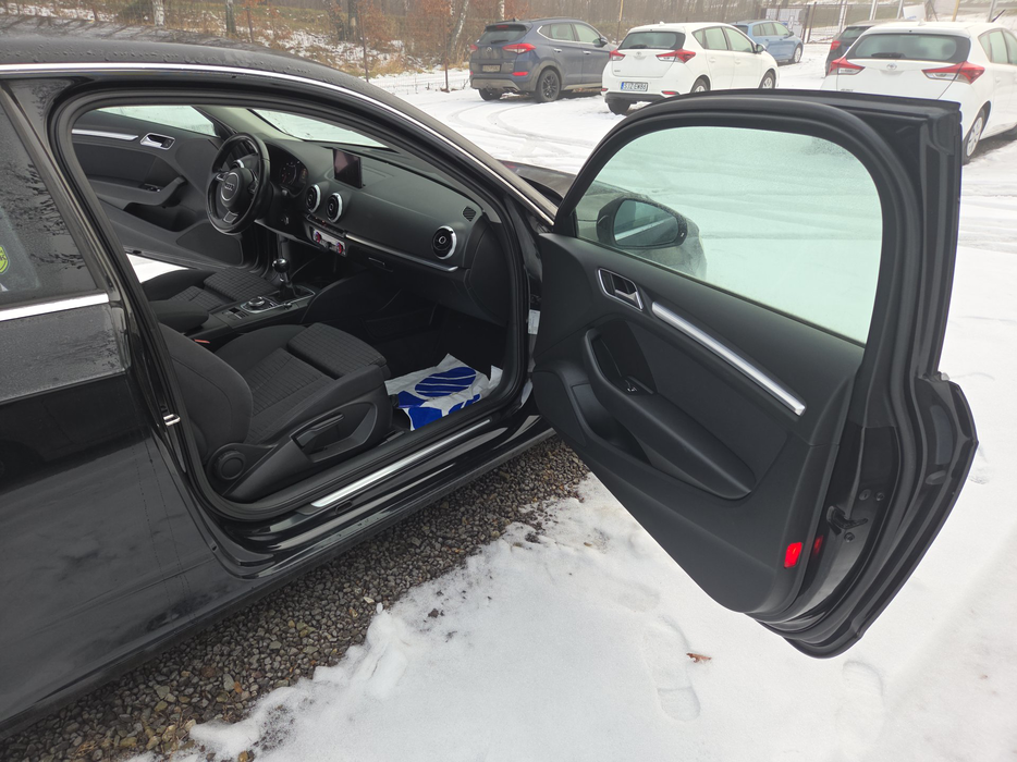 Zdjęcie wnętrza od pasażera, przód