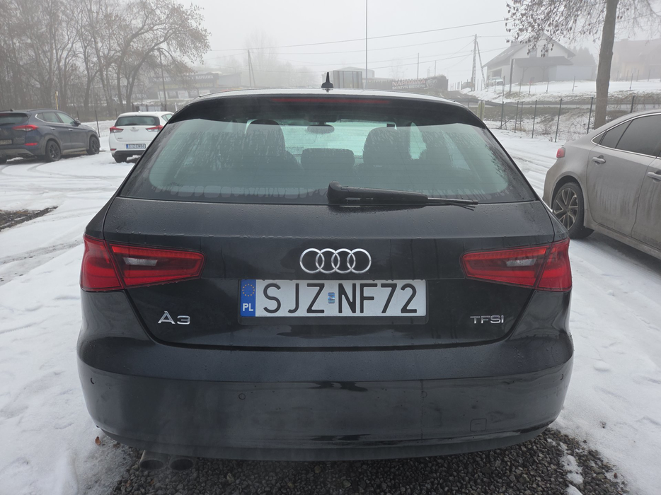 Zdjęcie pokrywy bagażnika