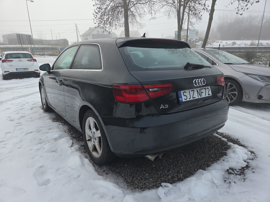 Zdjęcie po ukosie, lewy tył