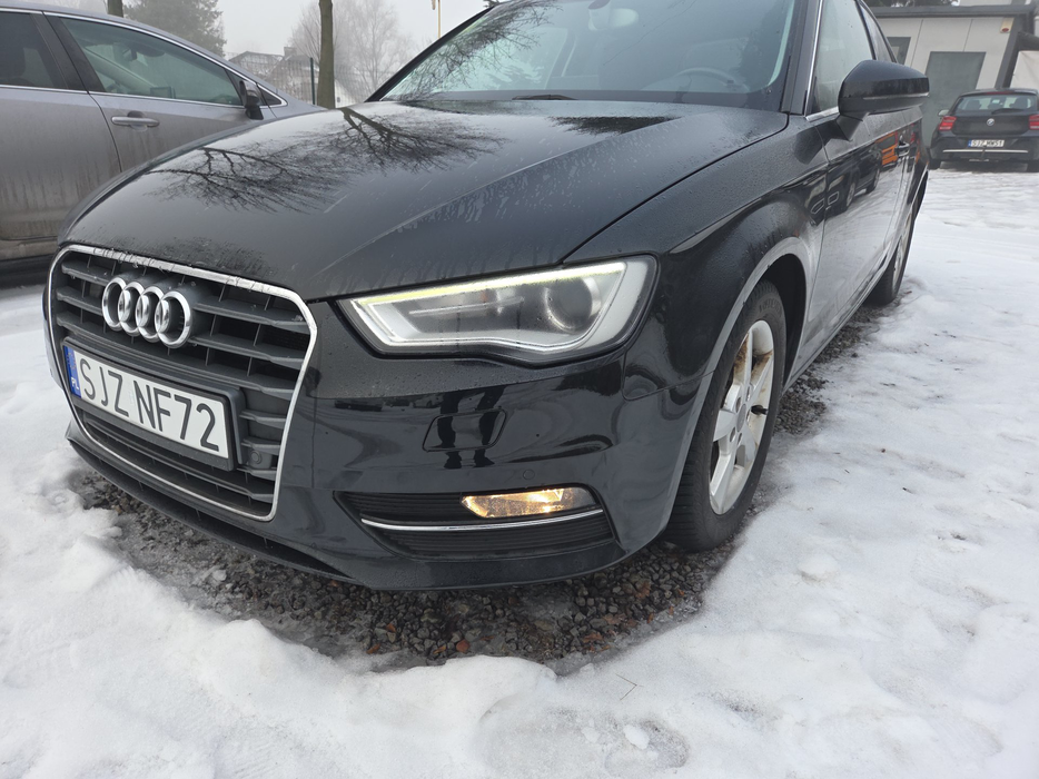 Zdjęcie oświetlenia przedniego i dolnego lewego