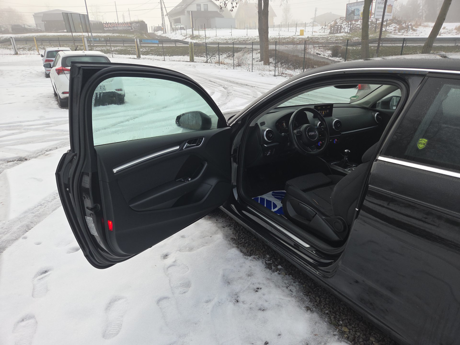 Zdjęcie wnętrza od kierowcy, przód