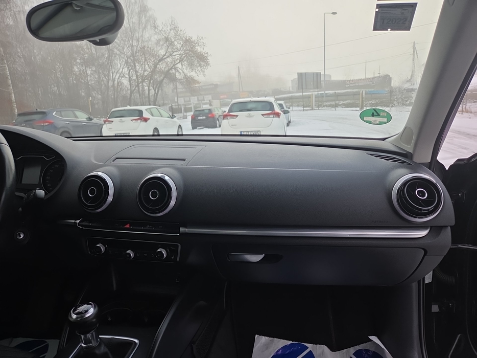 Zdjęcie kokpitu części prawej