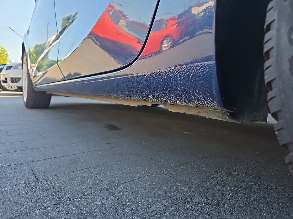 Zdjęcie progu tylnego lewego od dołu po przekątnej