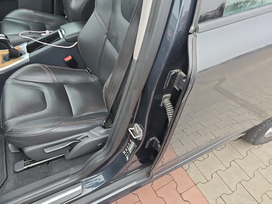 Zdjęcie słupka B lewego