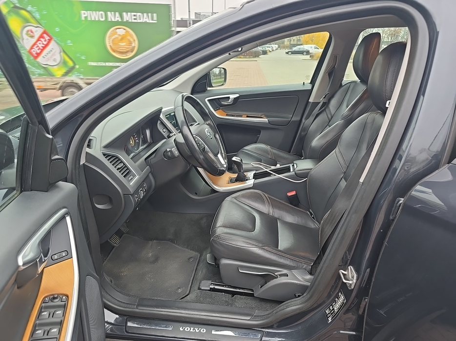 Zdjęcie wnętrza od kierowcy, przód