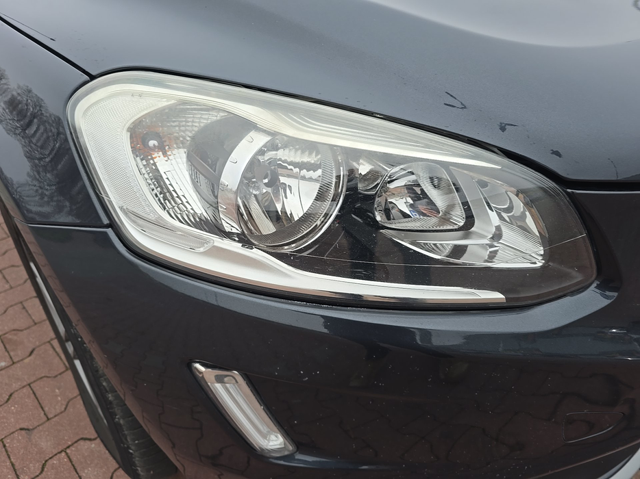 Zdjęcie oświetlenia przedniego i dolnego prawego