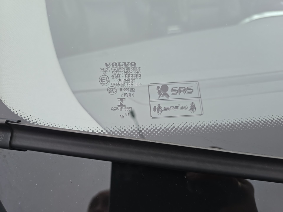 Zdjęcie szyby czołowej - zdjęcie uszkodzeń