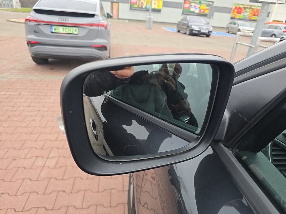 Zdjęcie zwierciadła lusterka lewego