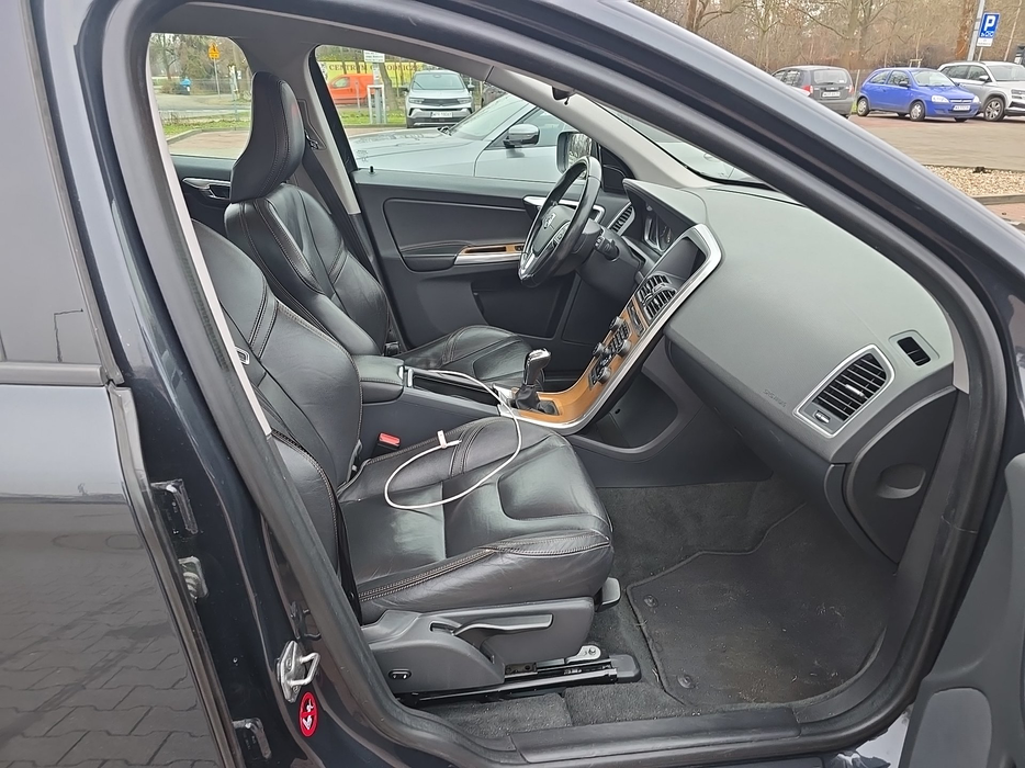 Zdjęcie wnętrza od pasażera, przód