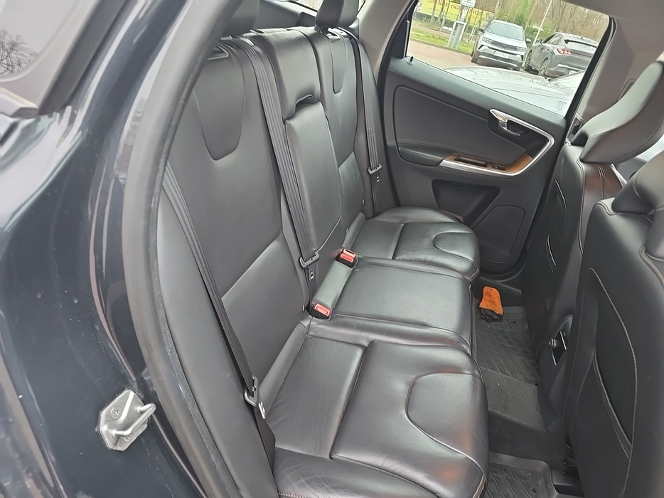 Zdjęcie kanapy tylnej z prawej strony