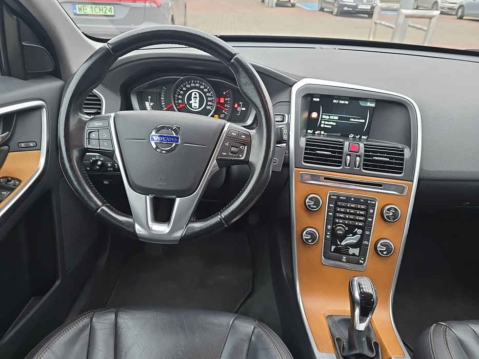 Zdjęcie kokpitu i kierownicy