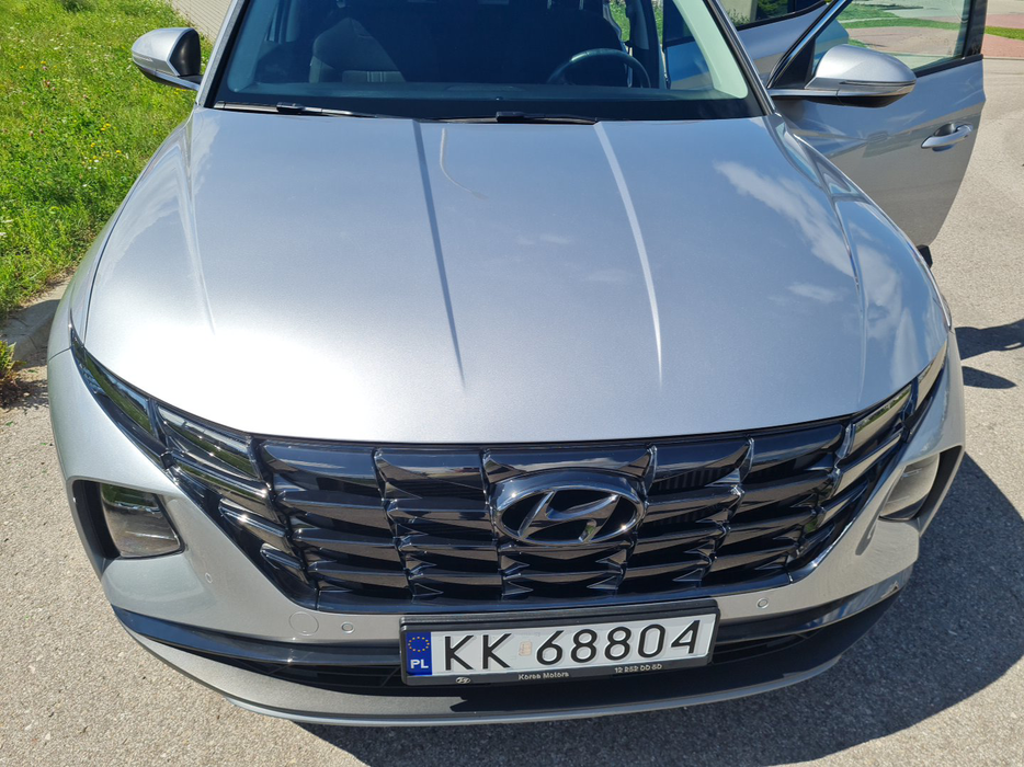 Zdjęcie pokrywy komory silnika