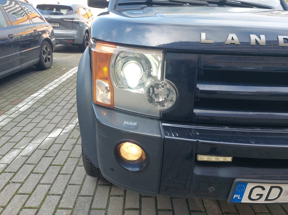 Zdjęcie oświetlenia przedniego i dolnego prawego