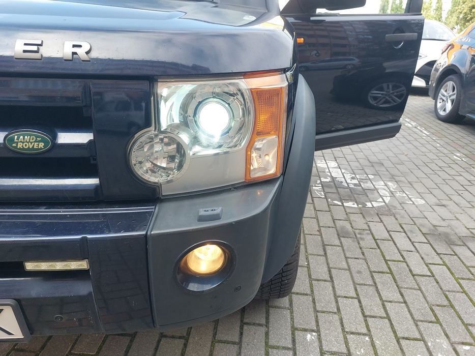 Zdjęcie oświetlenia przedniego i dolnego lewego