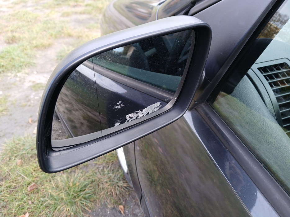 Zdjęcie zwierciadła lusterka lewego