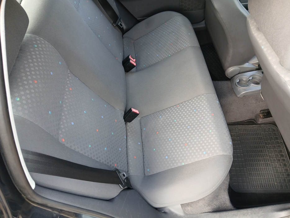 Zdjęcie kanapy tylnej z prawej strony