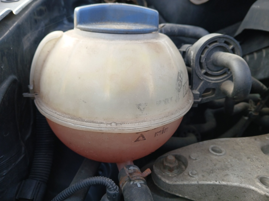 Zdjęcie zbiorniczka płynu chłodzącego