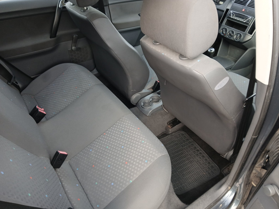 Zdjęcie wnętrza od pasażera, tył